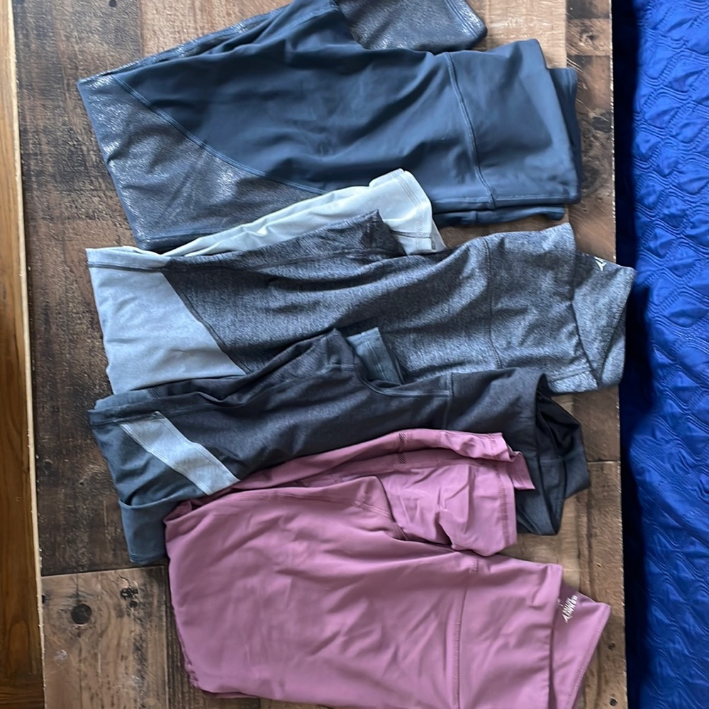Old navy women compression leggings. Size large